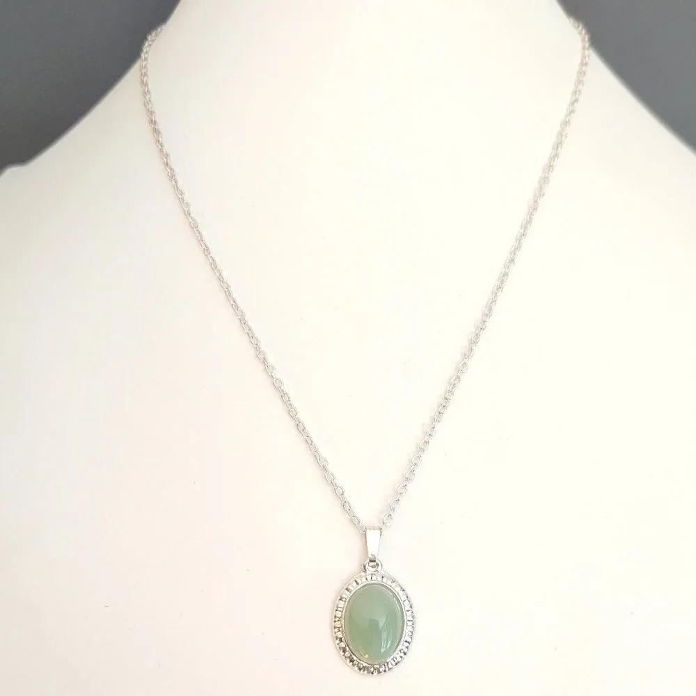Silver necklace with pale green stone pendant - Picture 1 of 10